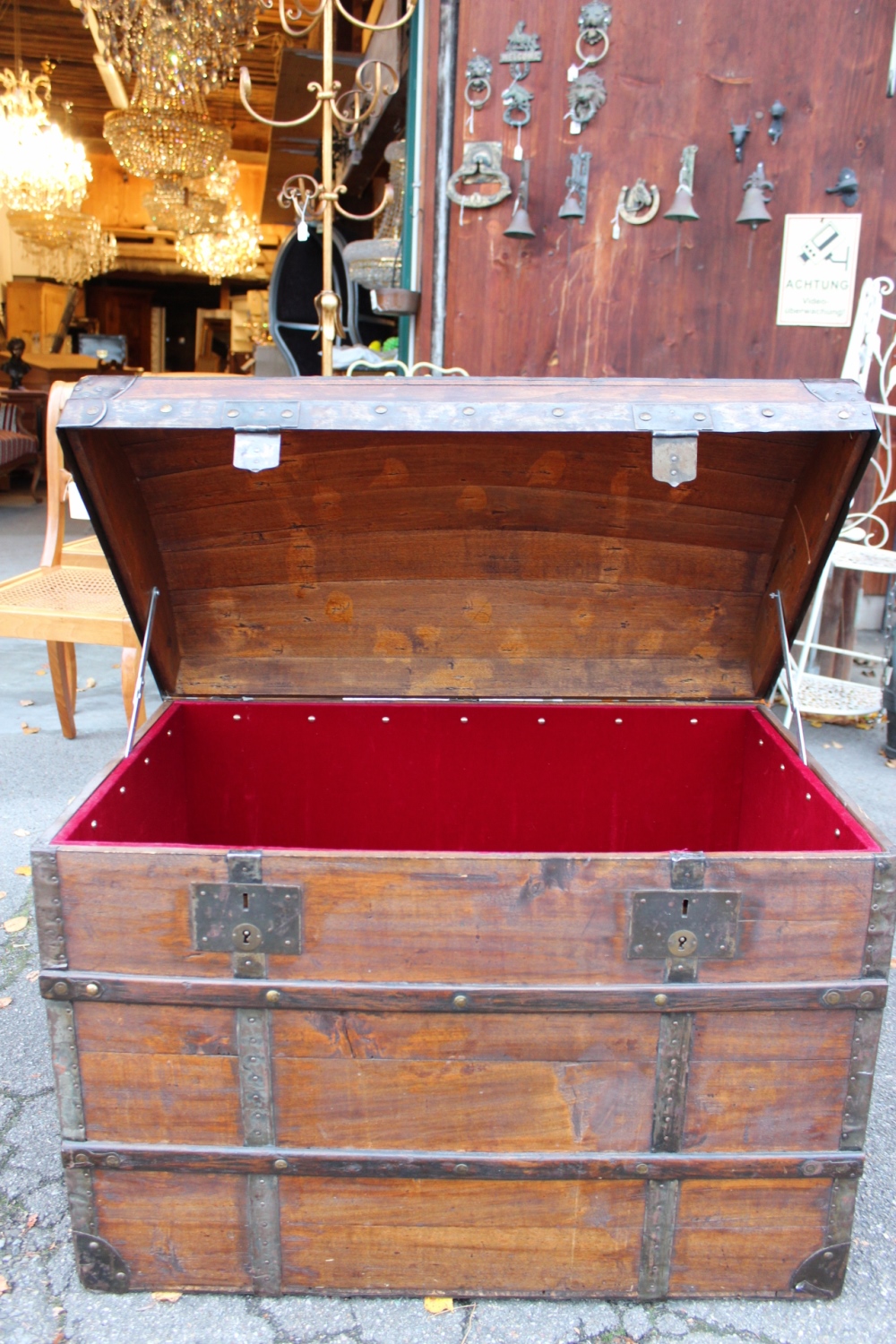 Truhe / Holztruhe / verkauft