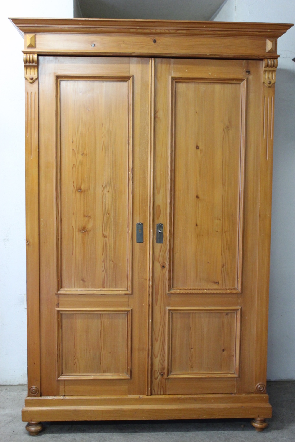 Antiker Tannenschrank / verkauft