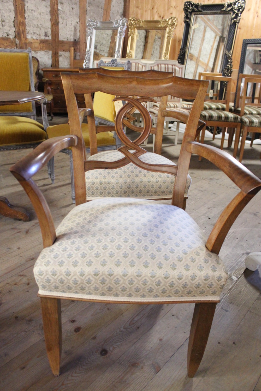 Stühle Biedermeier mit Seitenlehne Nussbaum / 2 verfügbar