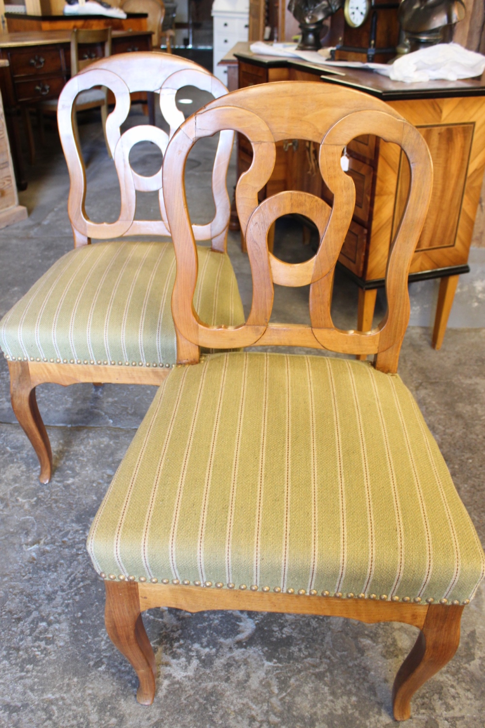 Barockstuhl Nussbaum / 2 verfügbar